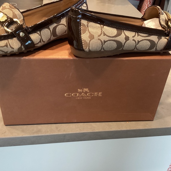 Women’s Coach Felisha Signature Khaki Monogram Loafers Size 8 M - Picture 5 of 7